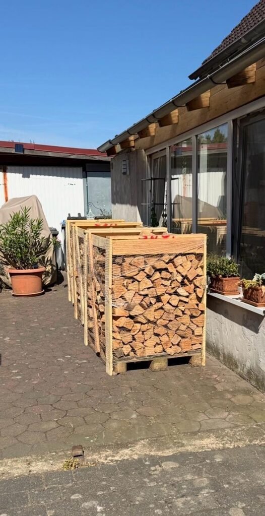Kundenfoto zu Kaminholz 100% Buche 1 RM gestapelt 1 RM